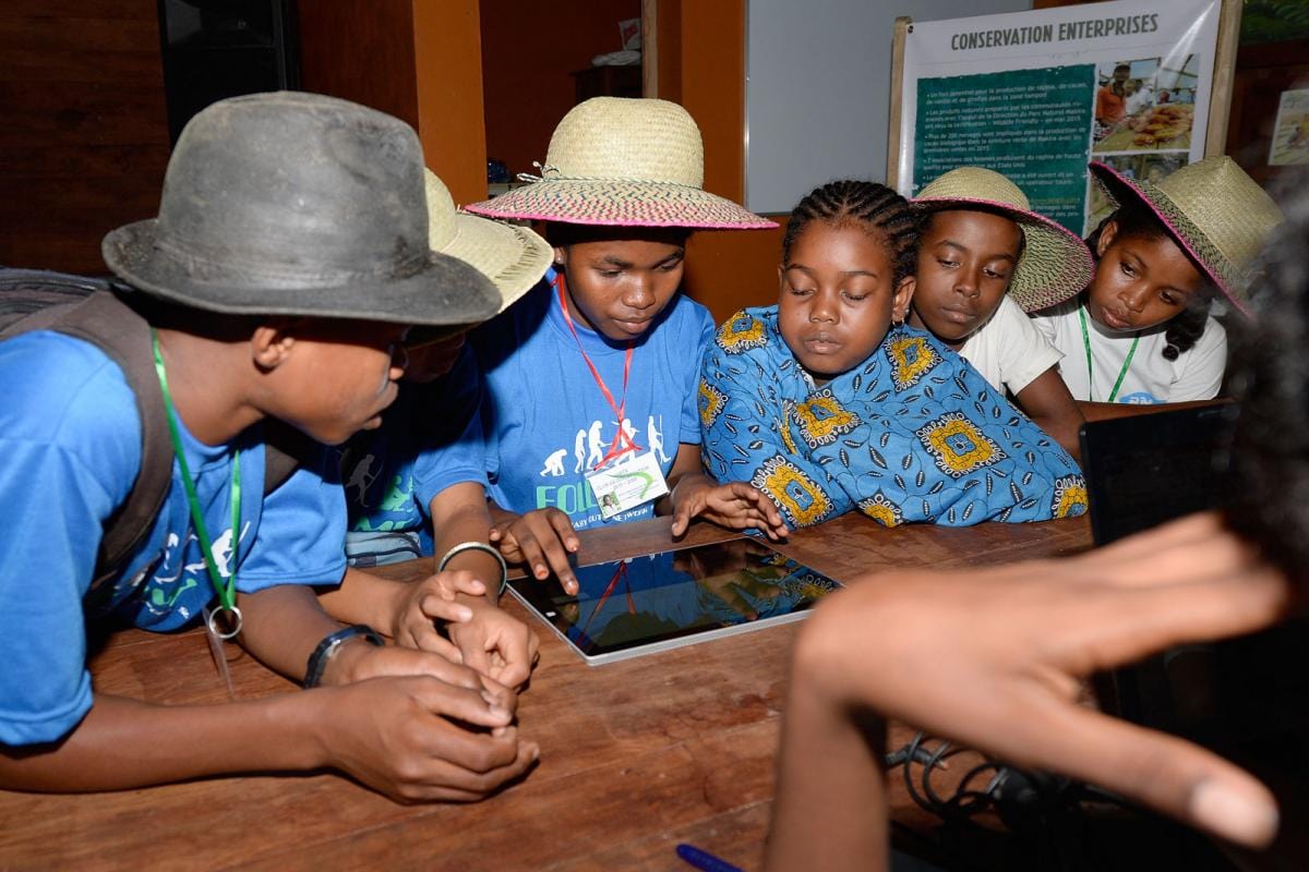 Schulkinder im Informationszentrum des Masoala Nationalpark.