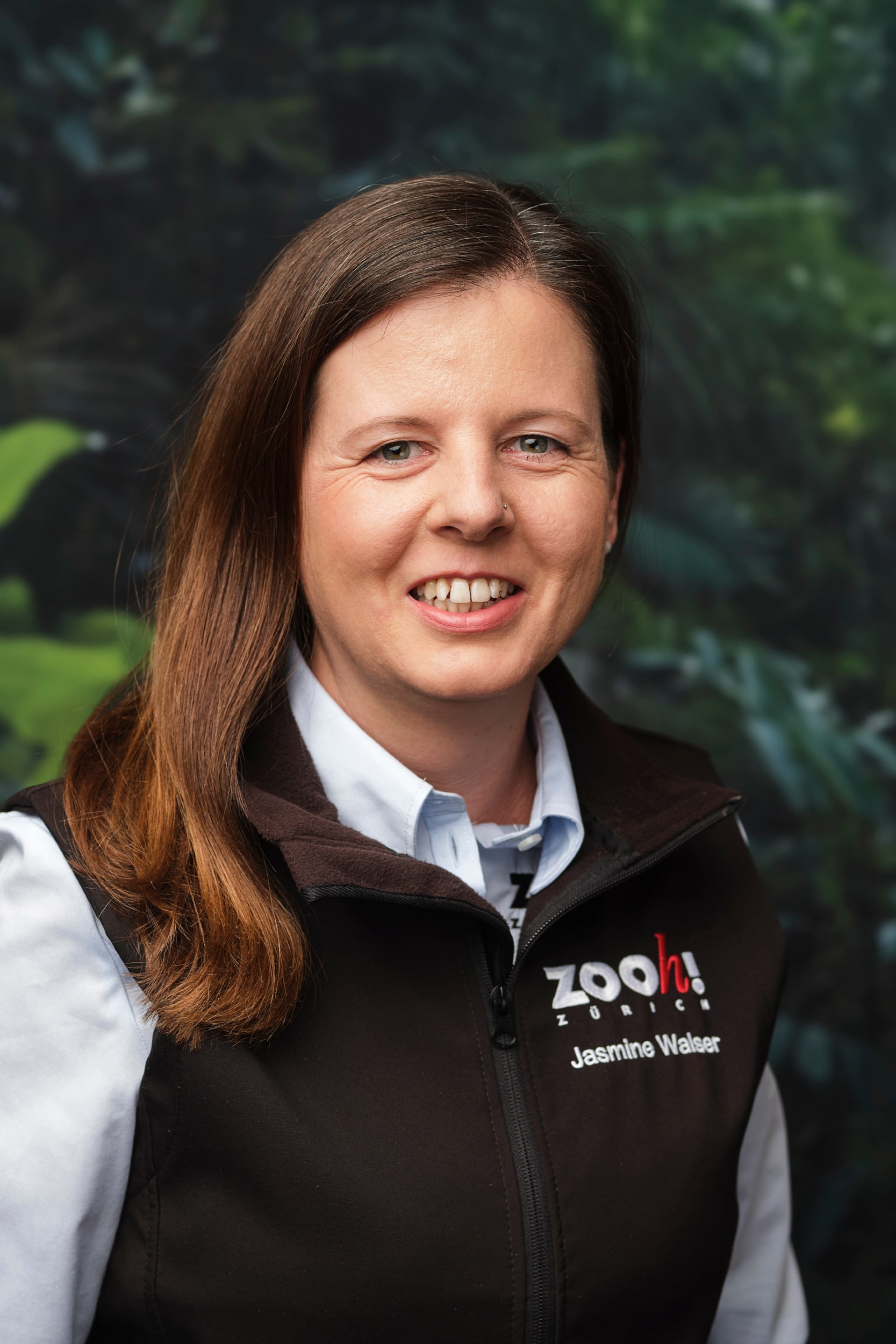 Portraitbild von Jasmin Walser, Teamleiterin Erlebnis- & Schulprodukte im Zoo Zürich.