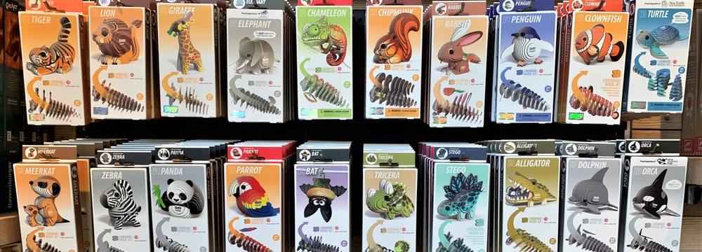 Eugy-Bastelsets mit 3D-Kartontieren im Zooshop.