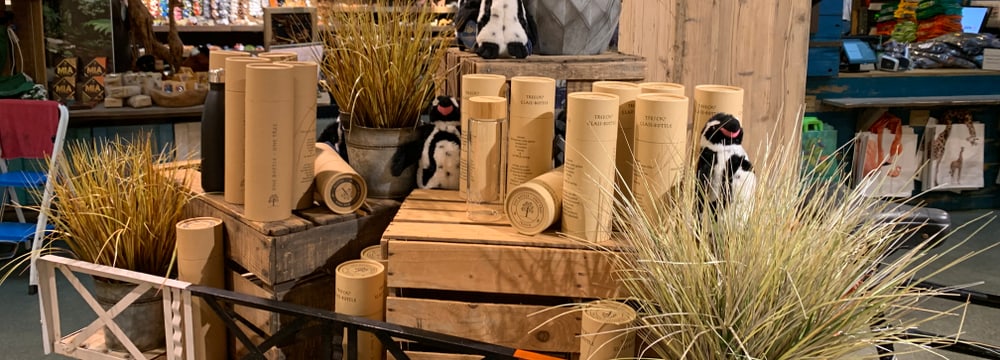 Foto: Zoo Zürich Promotionstisch «Treeck» in den Zooshops im Mai 2023.