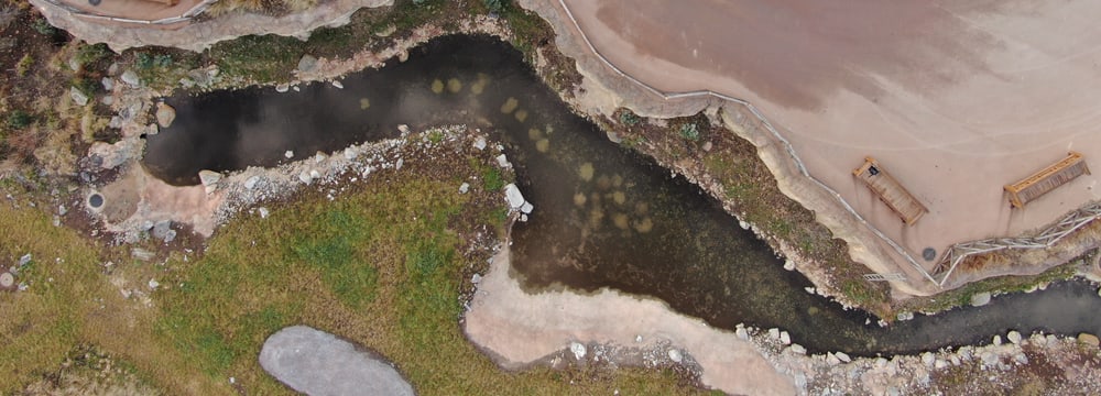 Wasserloch in der Lewa Savanne im Januar 2020.