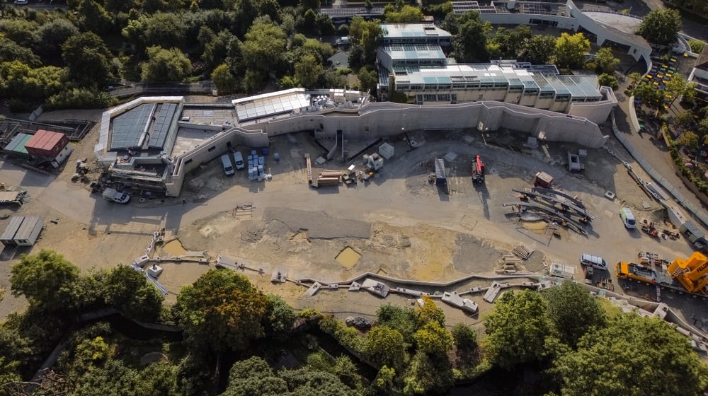 Luftaufnahme der Baustelle für die Pantanal Voliere im August 2025. 