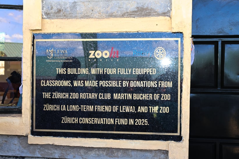 Gedenktafel Unterstützung Naturschutzprojekt Zoo Zürich in Lewa.