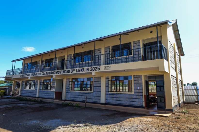 Schulgebäude der Rugusu Primarschule Lewa mit 4 Räumen. 