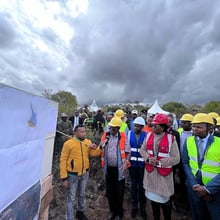 Zeremonie zum Baustart des Subuiga-Staudamms in Kenia.