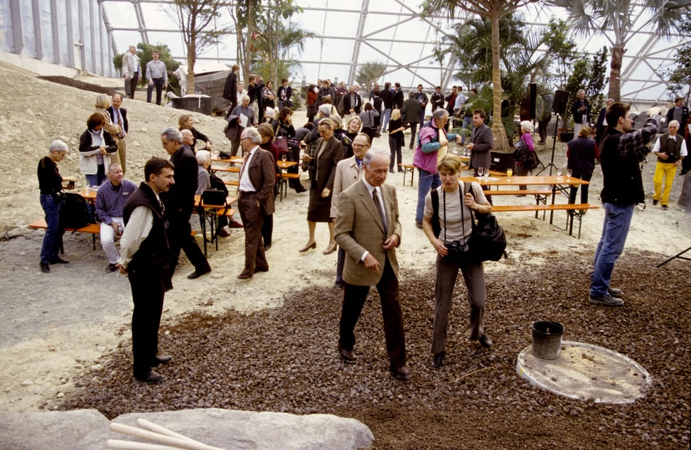 Foto: Zoo Zürich, Othmar Röthlin Richtfest im Masoala Regenwald am 6. November 2002.