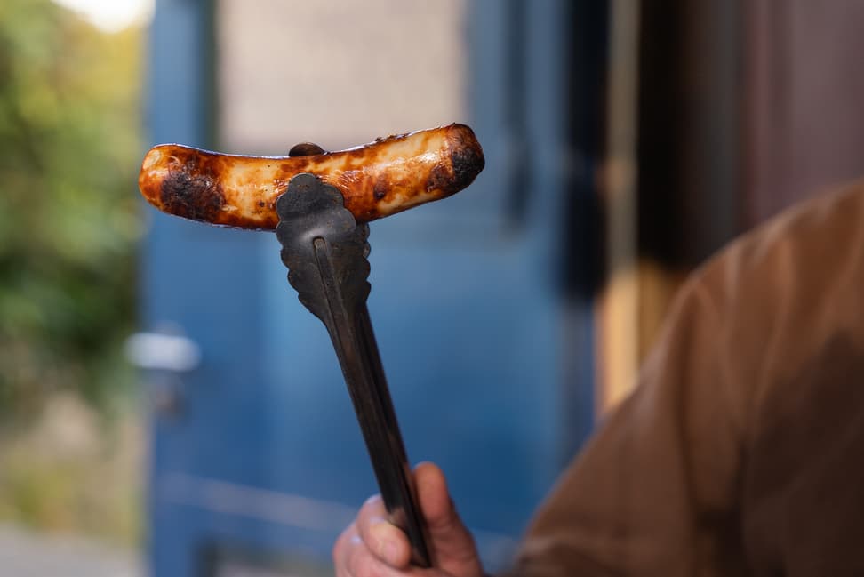 Grillwurst im Zoo Zürich. 
