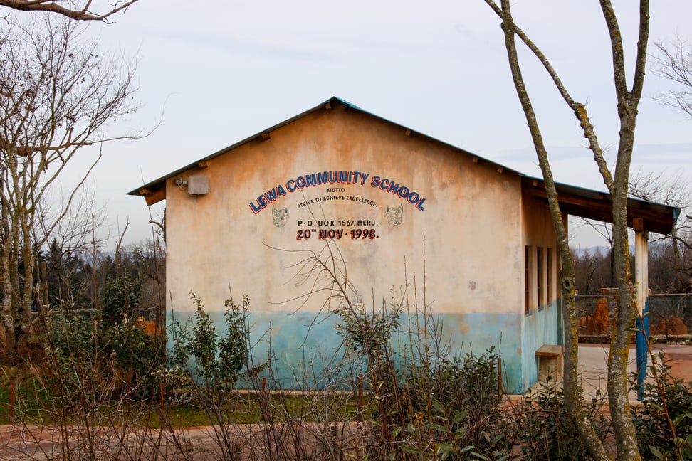 Schule im Lewa-Dorf in der Lewa Savanne im Zoo Zürich.