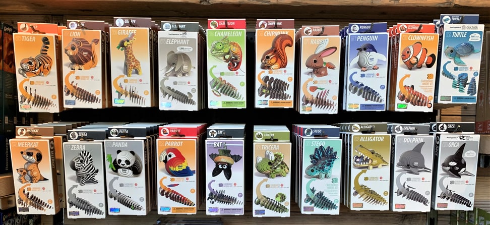 Foto: Zoo Zürich, Ulrike Frey Eugy-Bastelsets mit 3D-Kartontieren im Zooshop.