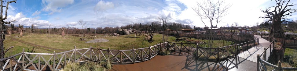 Panorama-Blick vom Steg in der Lewa Savanne.