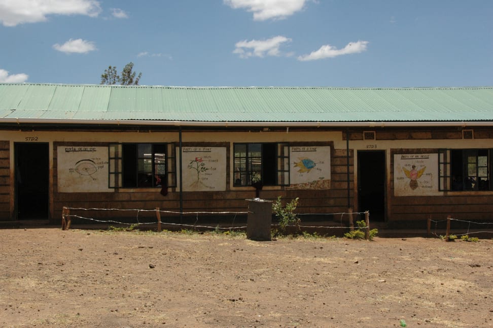 Schulgebäude in der Lewa-Region in Kenia.
