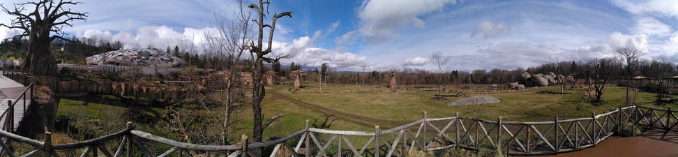 Foto: Zoo Zürich, Rita Schlegel Panorama-Blick vom Steg in der Lewa Savanne.