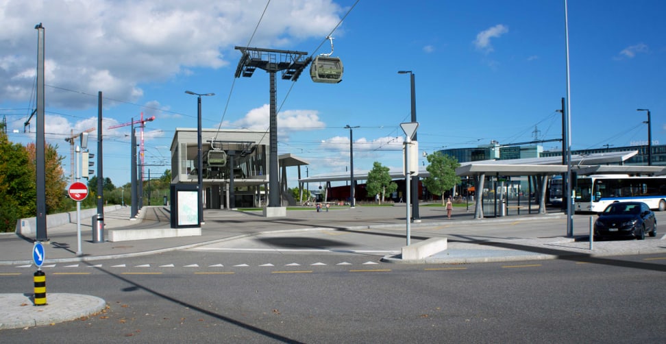 Talstation der Zooseilbahn am Bahnhof Stettbach