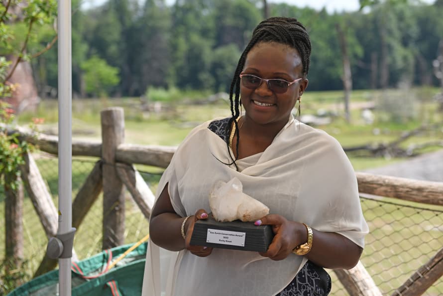 Purity Kinoti, Leiterin Bildung im Lewa Wildlife Conservancy, mit dem Conservation Award 2022.