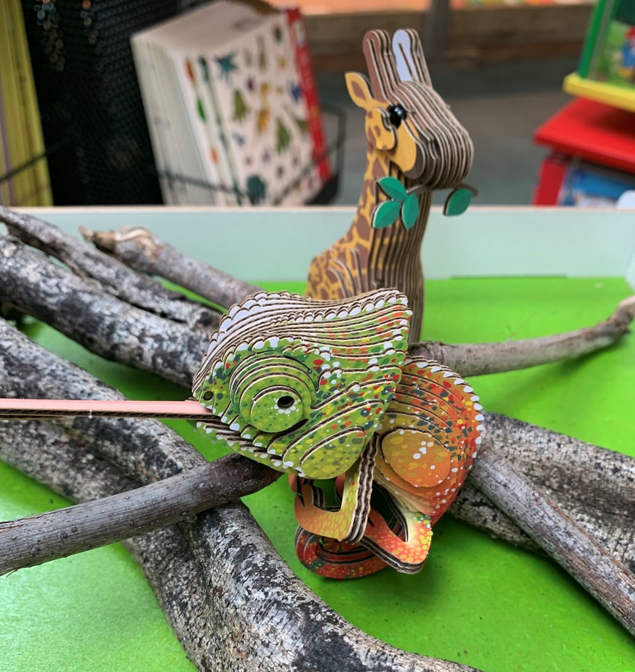 Foto: Zoo Zürich, Ulrike Frey Eugy-Bastelsets mit 3D-Kartontieren im Zooshop.