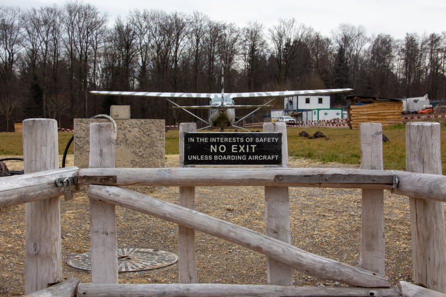 Lewa Airstrip in der Lewa Savanne im Zoo Zürich.