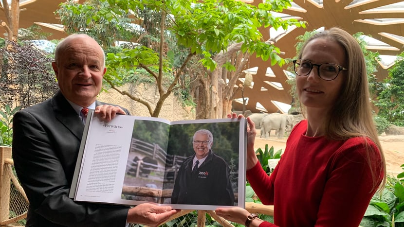Foto: Zoo Zürich, Dominik Ryser Martin Naville und Simone Bammatter präsentieren das Buch «Habitat».