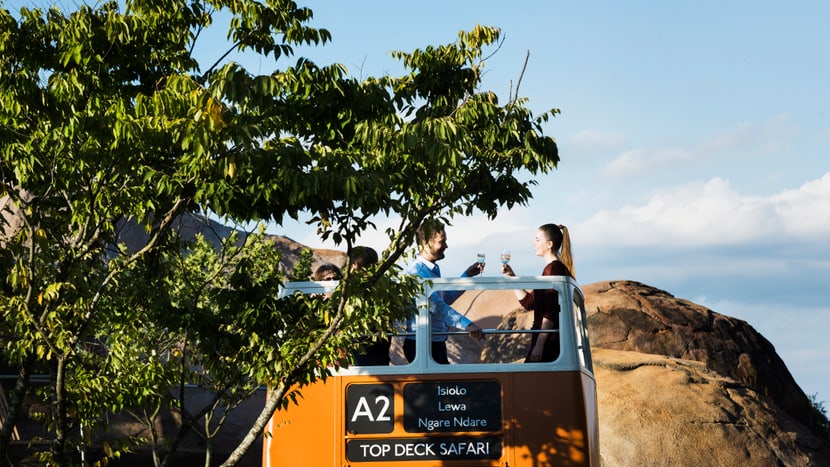 Safaribus in der Lewa Savanne im Zoo Zürich.