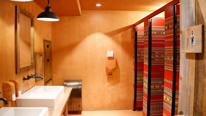 Toilette im Lewa Giraffenhaus.