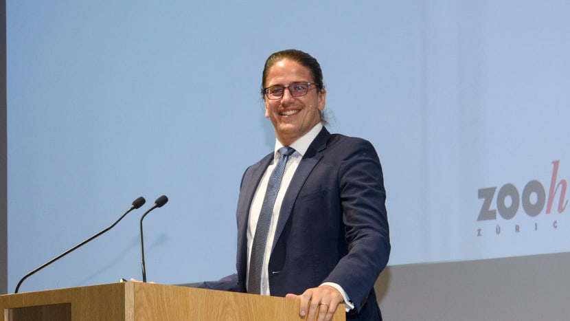 Foto: Zoo Zürich, Martin Bauert Zoodirektor Severin Dressen an der Aktionariatsinformationsveranstaltung 2022 im Careum.