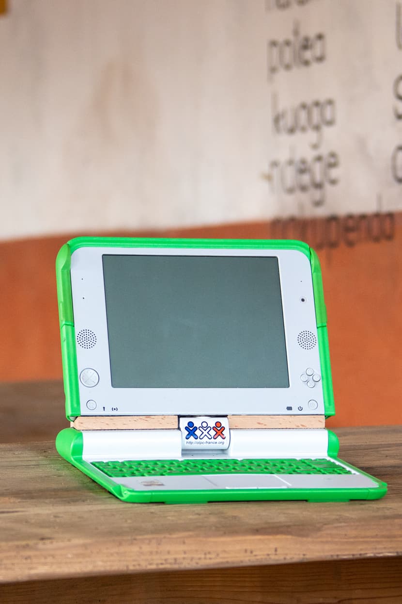 Laptopt in der Schule im Lewa-Dorf in der Lewa Savanne.