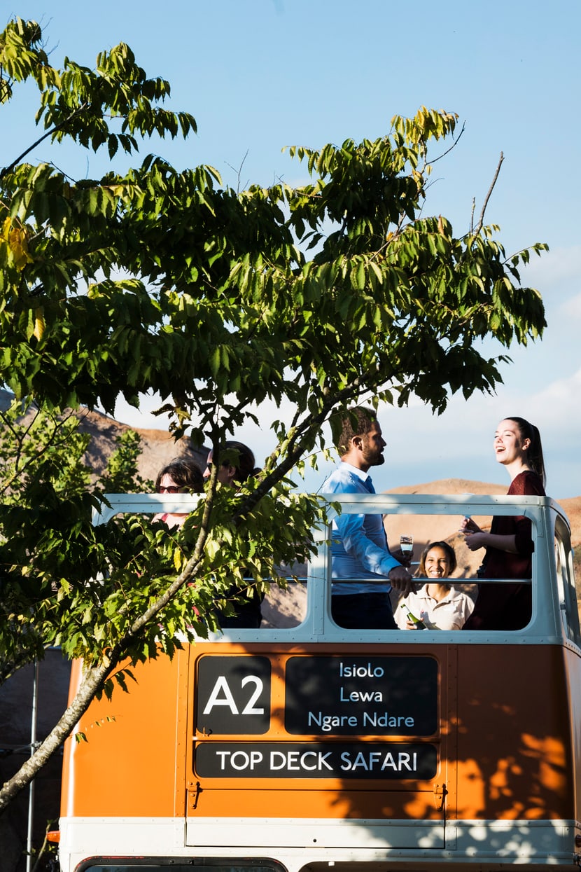 Safaribus in der Lewa Savanne im Zoo Zürich.